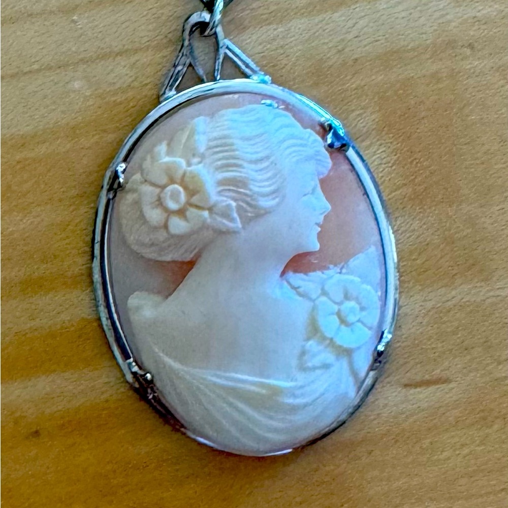 Antique Shell Cameo Pendant